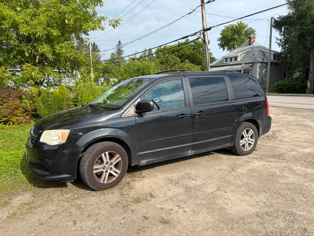 Dodge Grand Caravan 2010 photo 2