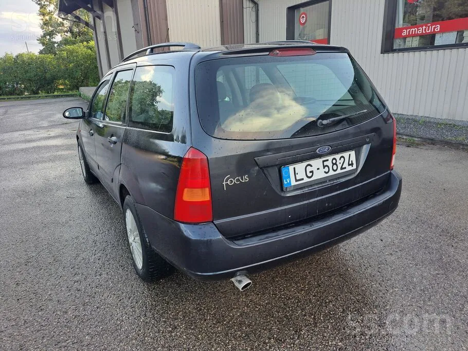 Ford Focus 2000 photo 4