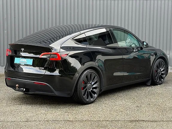 Tesla Model Y 2023 photo 4