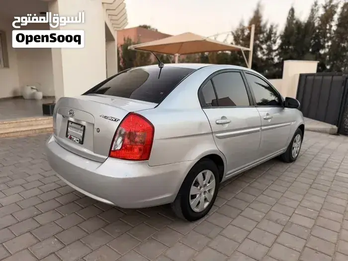 Hyundai Accent 2009 photo 4