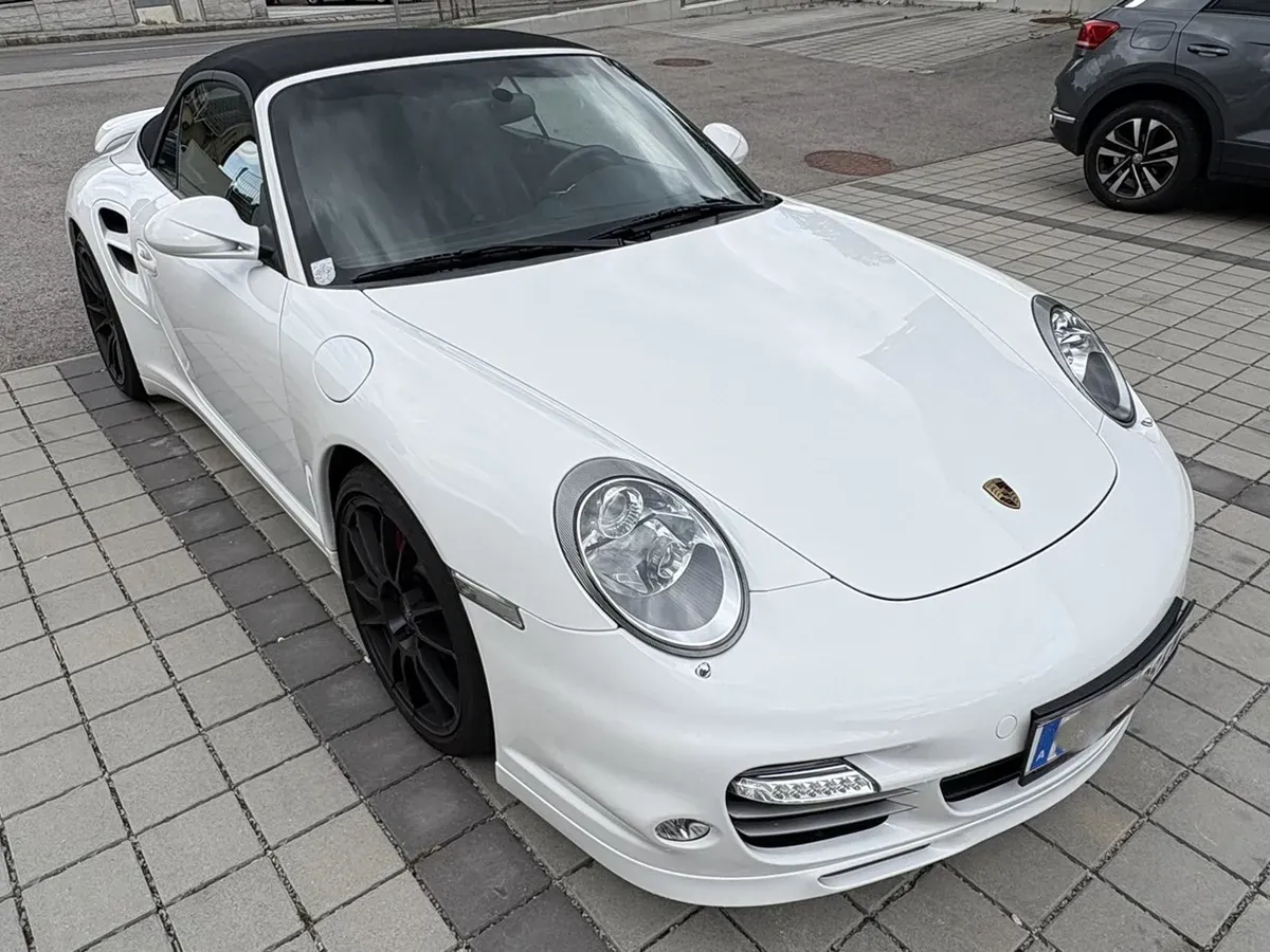 Porsche 911 2011 photo 2