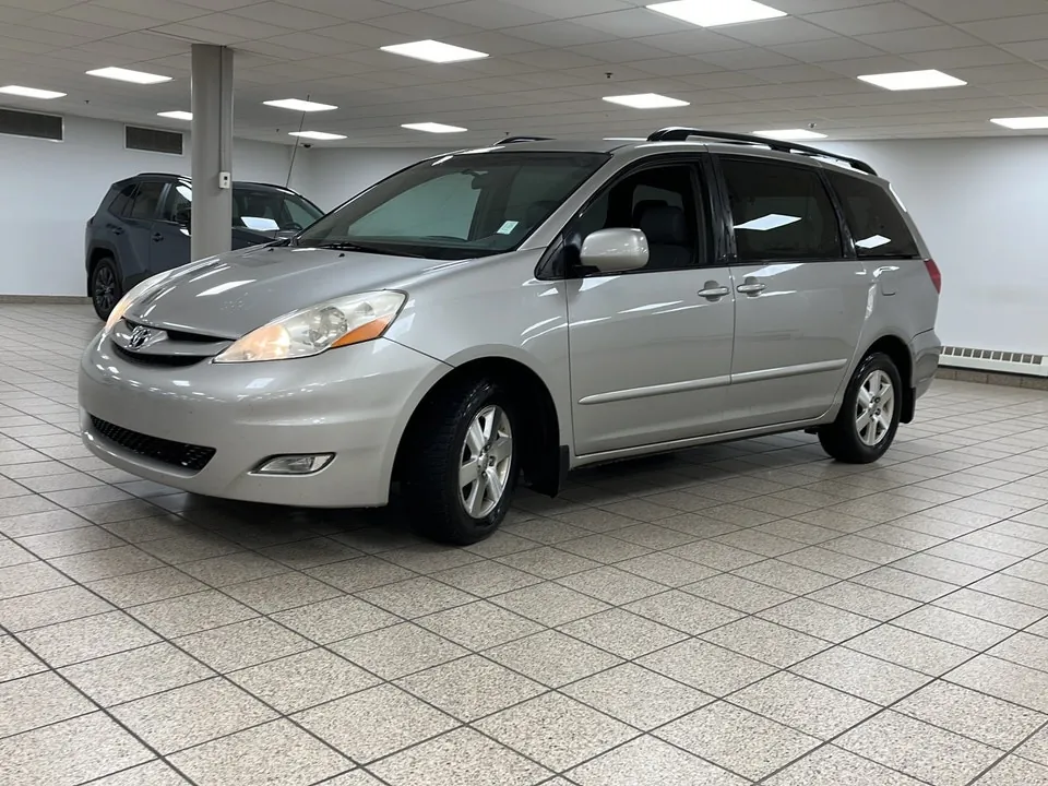 Toyota Sienna 2007 photo 2
