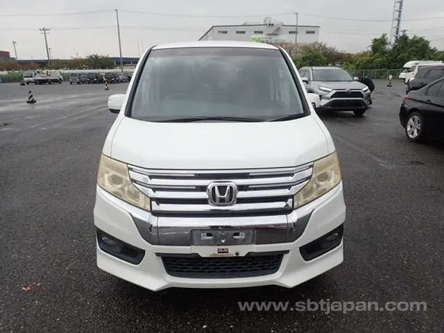Honda Stepwagen Spada Z 2012 photo 5