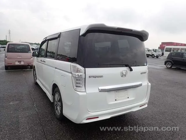 Honda Stepwagen Spada Z 2012 photo 3