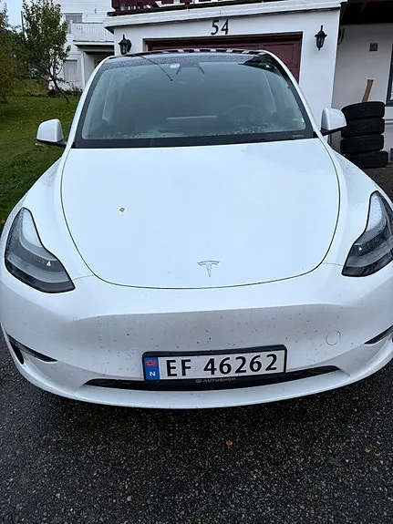 Tesla Model Y 2023 photo 2