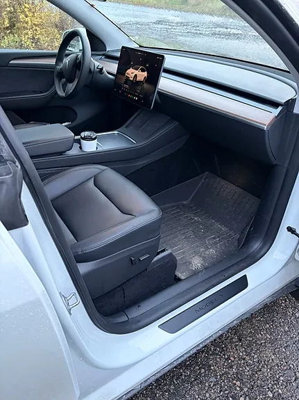 Tesla Model Y 2023 photo 4