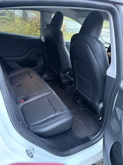 Tesla Model Y 2023 photo 3