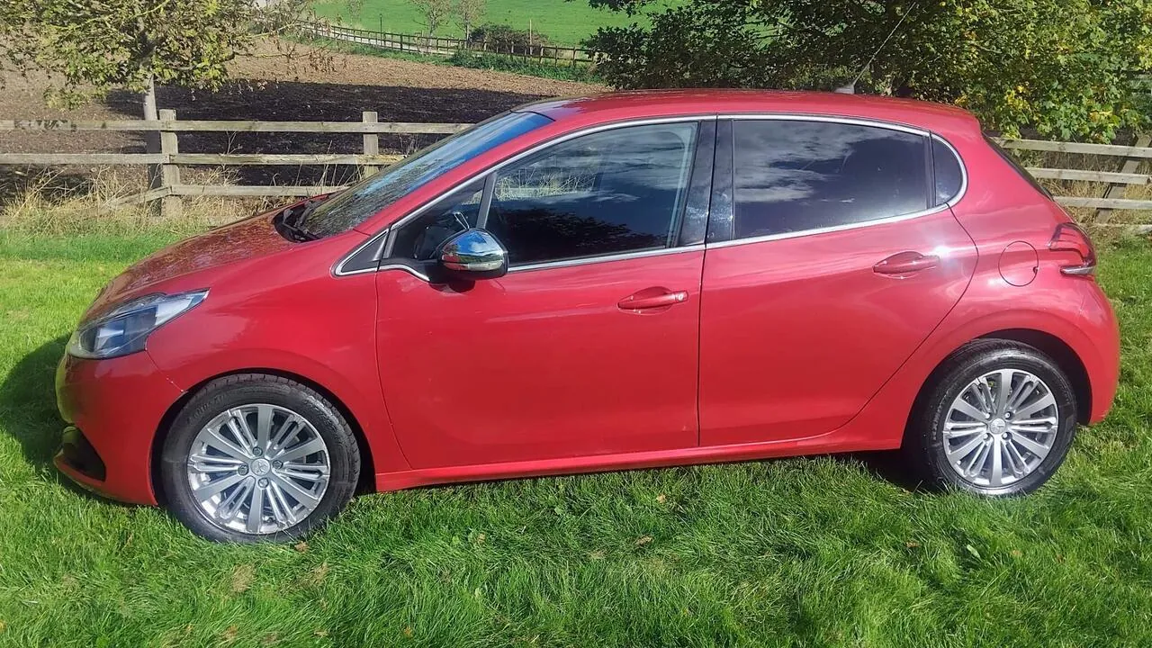 Peugeot 208 2016 photo 3