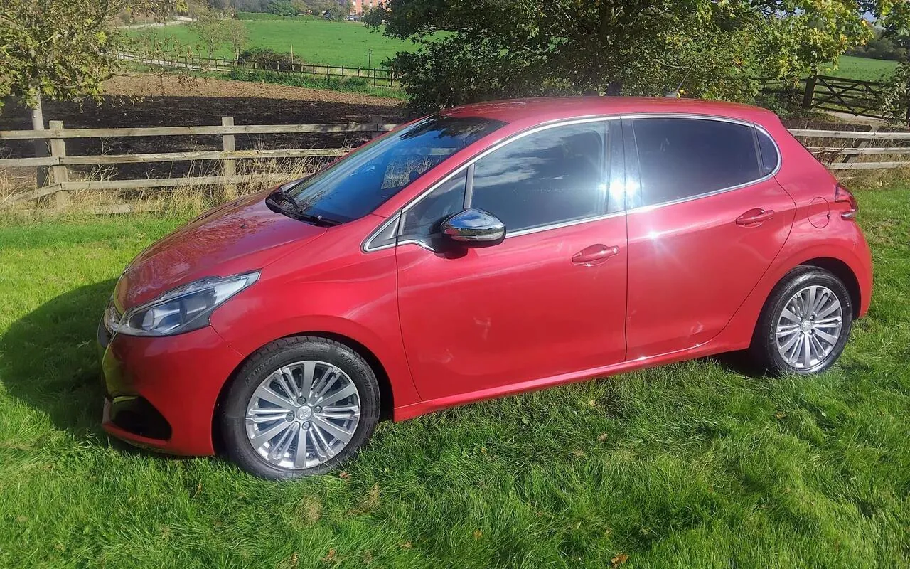 Peugeot 208 2016 photo 2