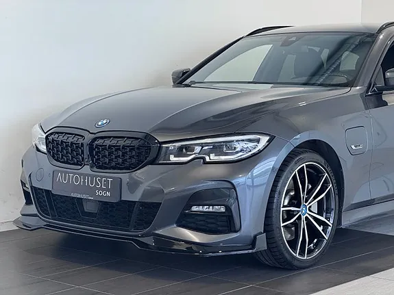 BMW 330E 2022 photo 2