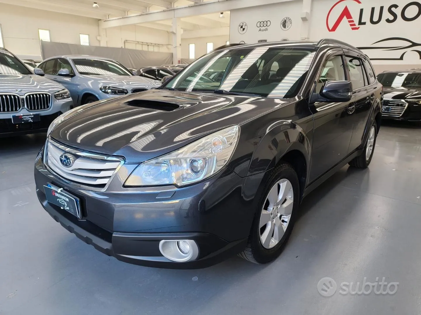 Subaru Outback 2011 photo 3