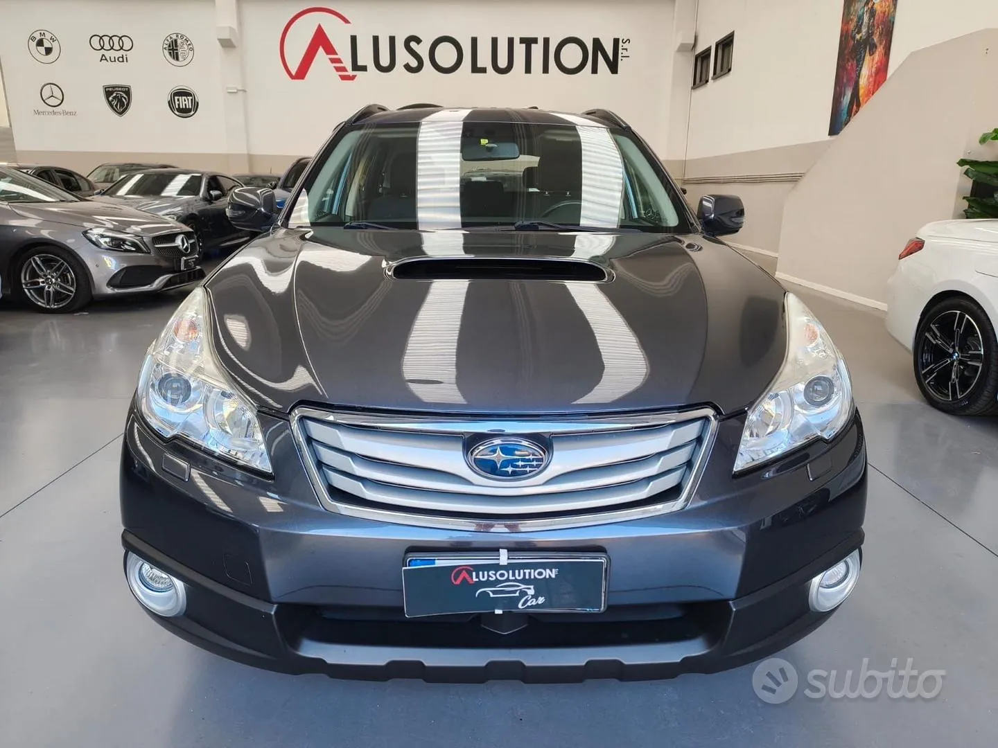 Subaru Outback 2011 photo 2