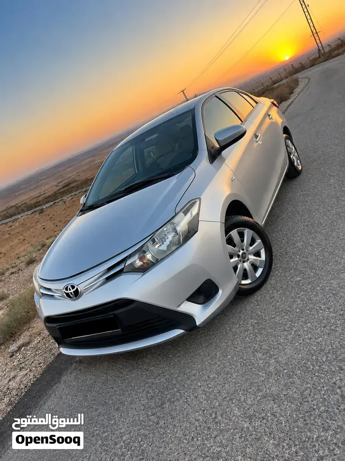 Toyota Yaris 2015 photo 2