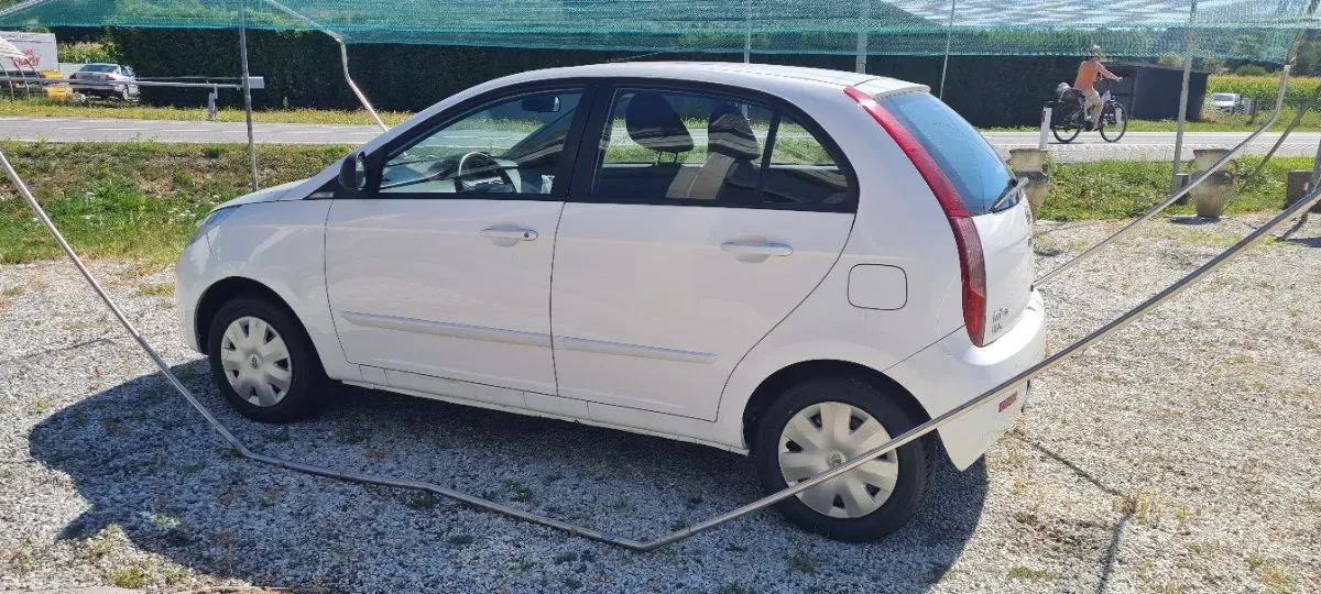 Tata Indica 2012 photo 3
