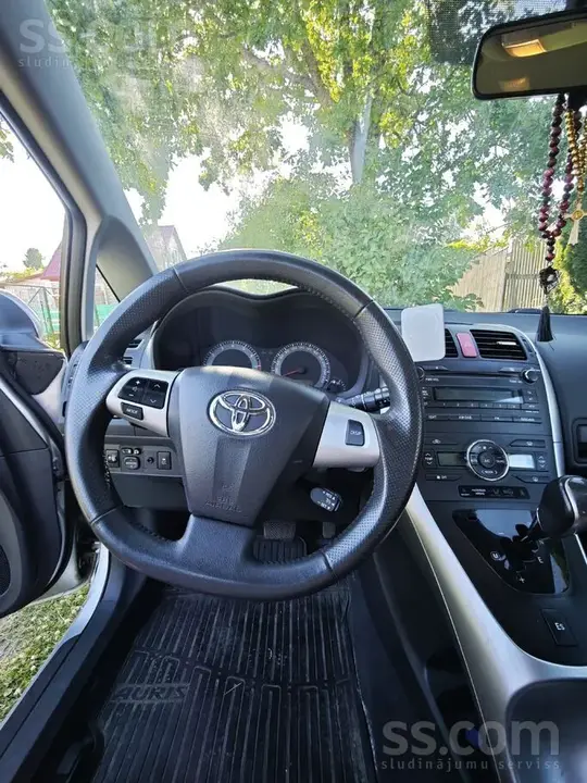 Toyota Auris 2012 photo 5