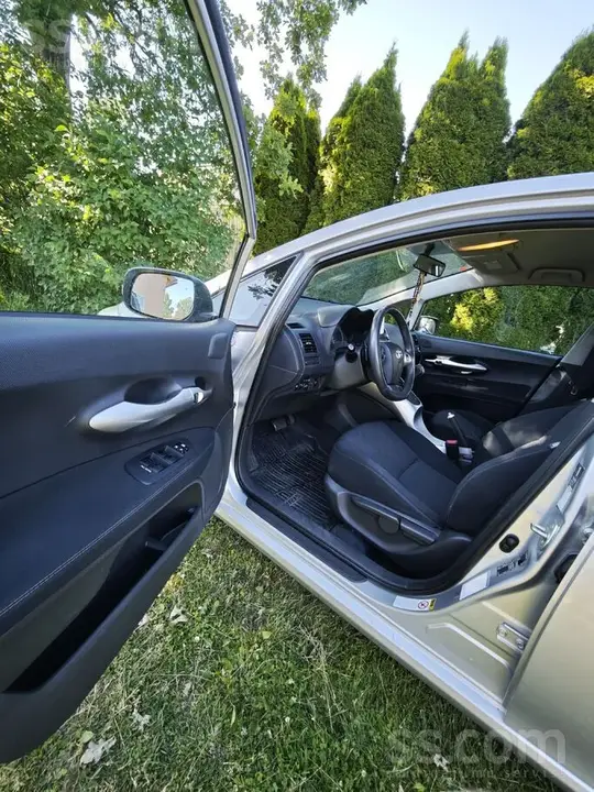 Toyota Auris 2012 photo 4