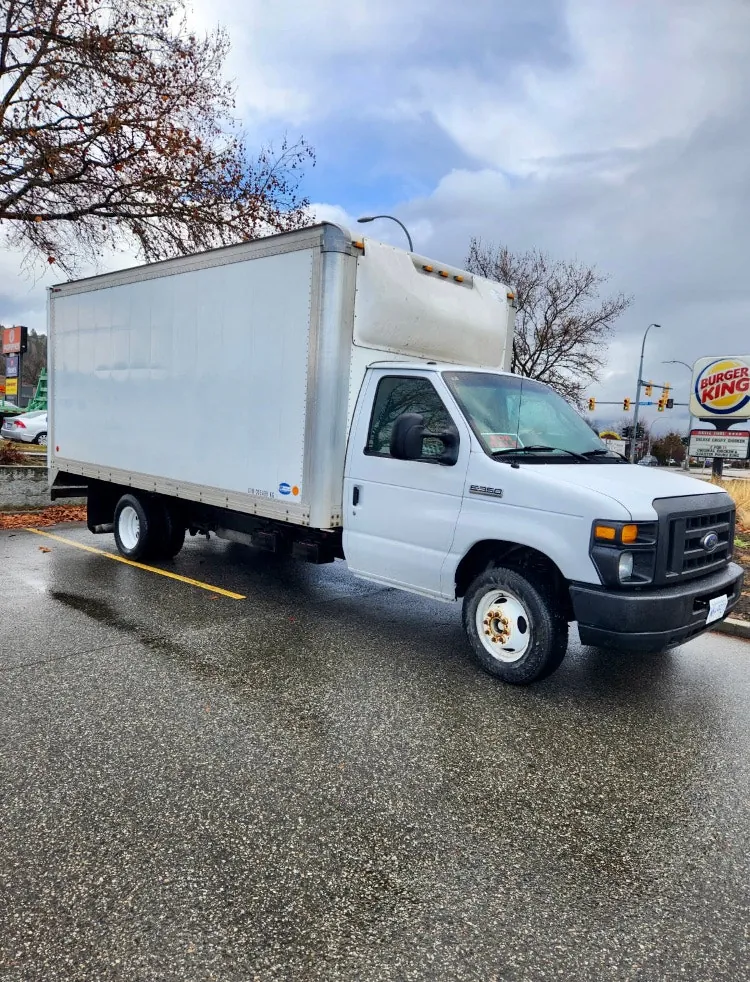 Ford E350 2010 photo 2