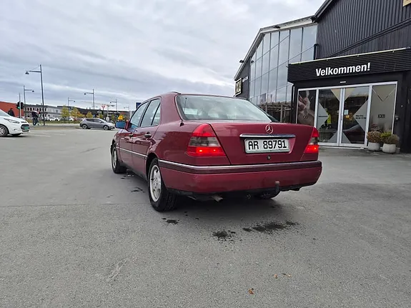 Mercedes-Benz C180 1994 photo 2