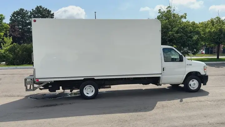 Ford E-Series Van 2023 photo 2