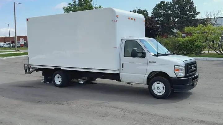 Ford E-Series Van 2023 photo 3