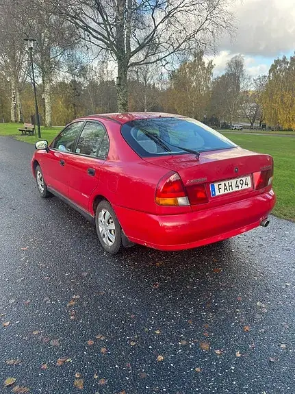 Mitsubishi Carisma 1996 photo 2