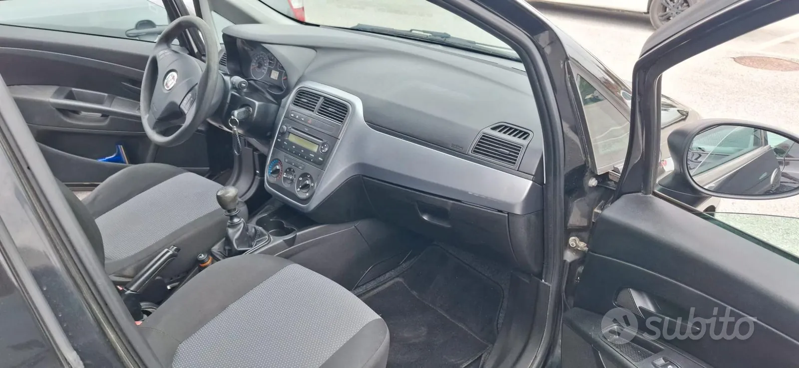 Fiat Grande Punto 2010 photo 4