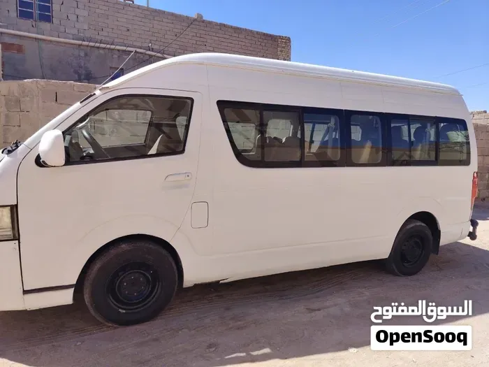 Toyota Hiace 2014 photo 3