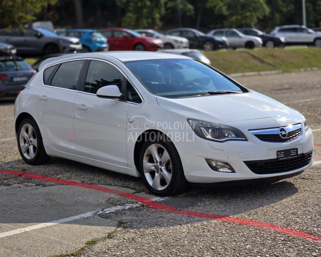 Opel Astra J 2011 photo 3