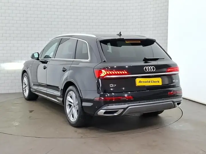 Audi Q7 2023 photo 2