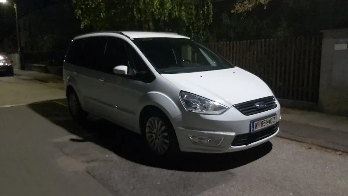 Ford Galaxy 2012 photo 3