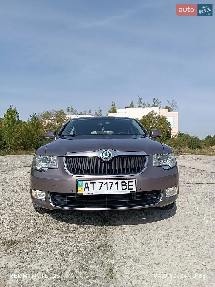 Skoda Superb 2012 photo 3