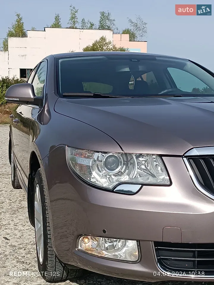 Skoda Superb 2012 photo 4