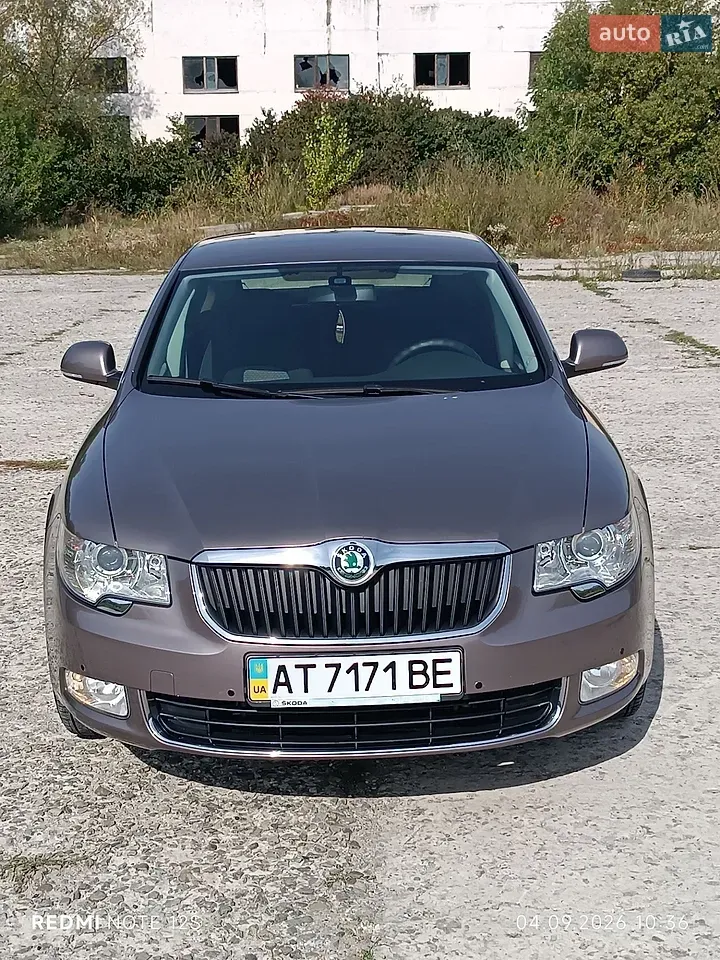 Skoda Superb 2012 photo 2