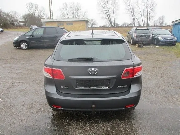Toyota Avensis 2010 photo 4