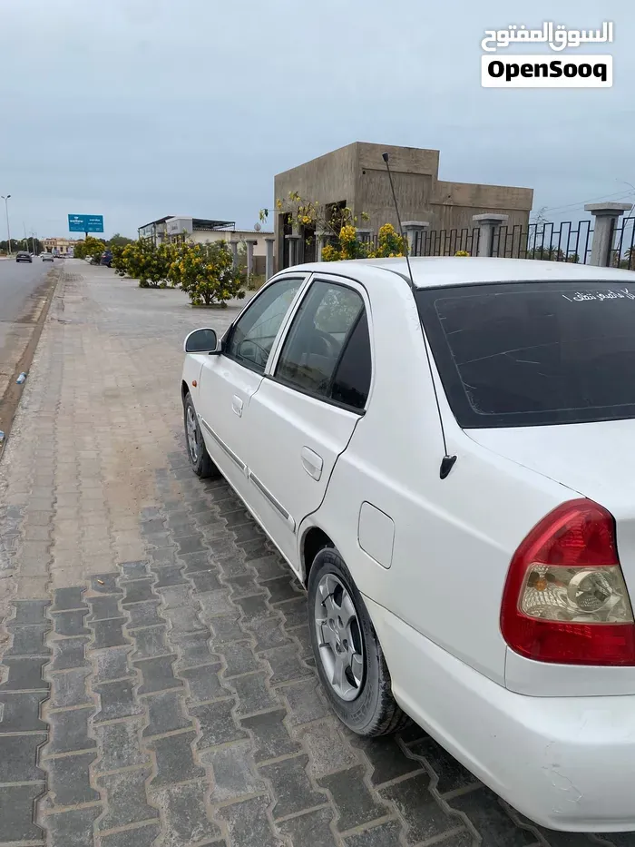 Hyundai Verna 2011 photo 3