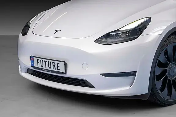 Tesla Model Y 2023 photo 2