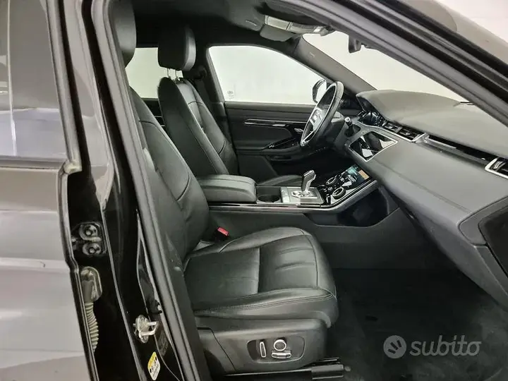 Land Rover Evoque 2021 photo 3
