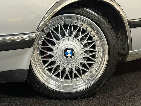 BMW 520I 1985 photo 4