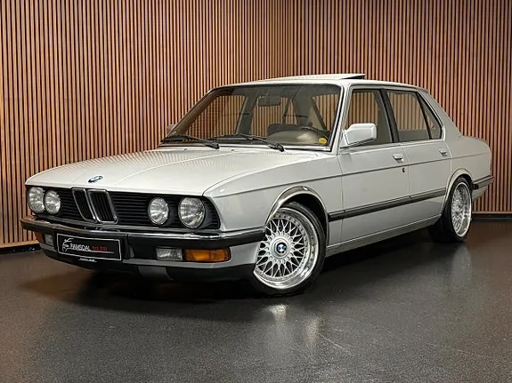 BMW 520I