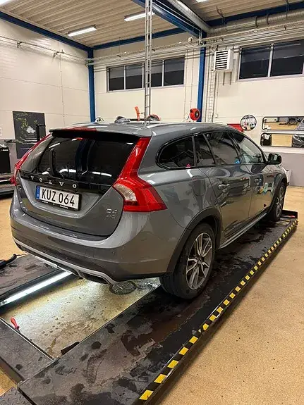 Volvo V60 Cross Country 2016 photo 2