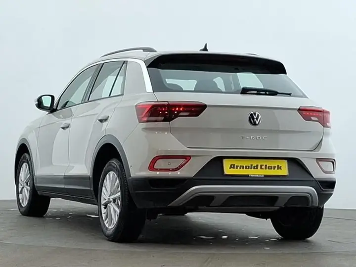 Volkswagen T-Roc 2022 photo 2