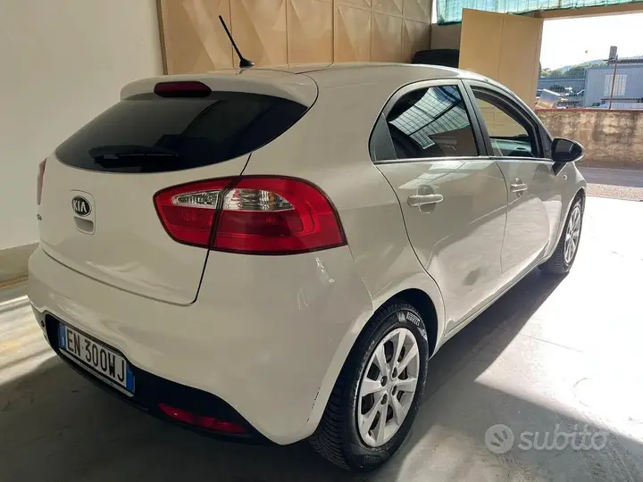 Kia Rio 2012 photo 4