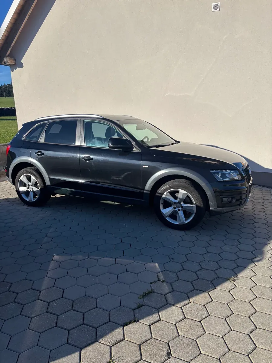 Audi Q5 2011 photo 2