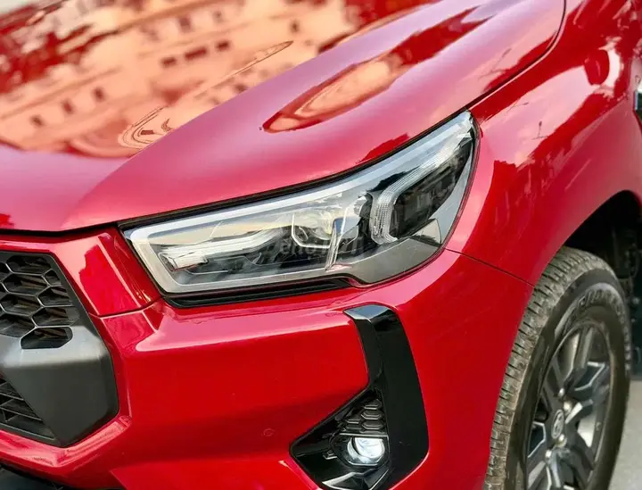 Toyota Hilux 2024 photo 2