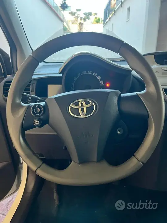 Toyota Iq 2010 photo 5