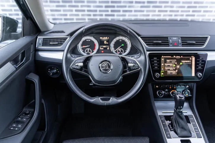 Skoda Superb 2021 photo 2