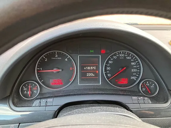 Audi A4 2004 photo 2