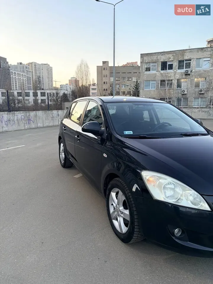 Kia Ceed 2009 photo 4