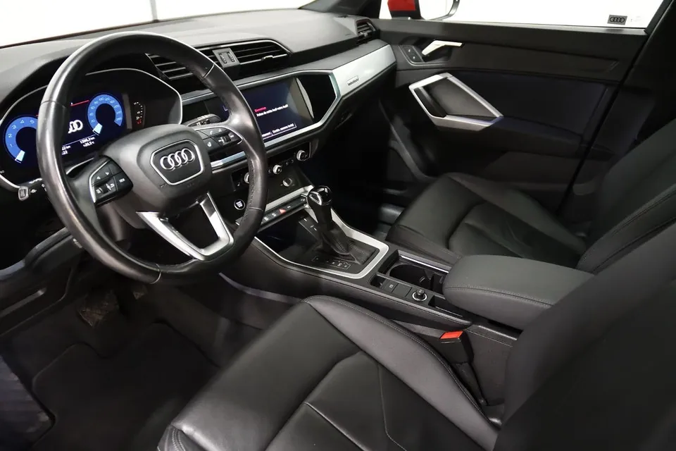 Audi Q3 2022 photo 2