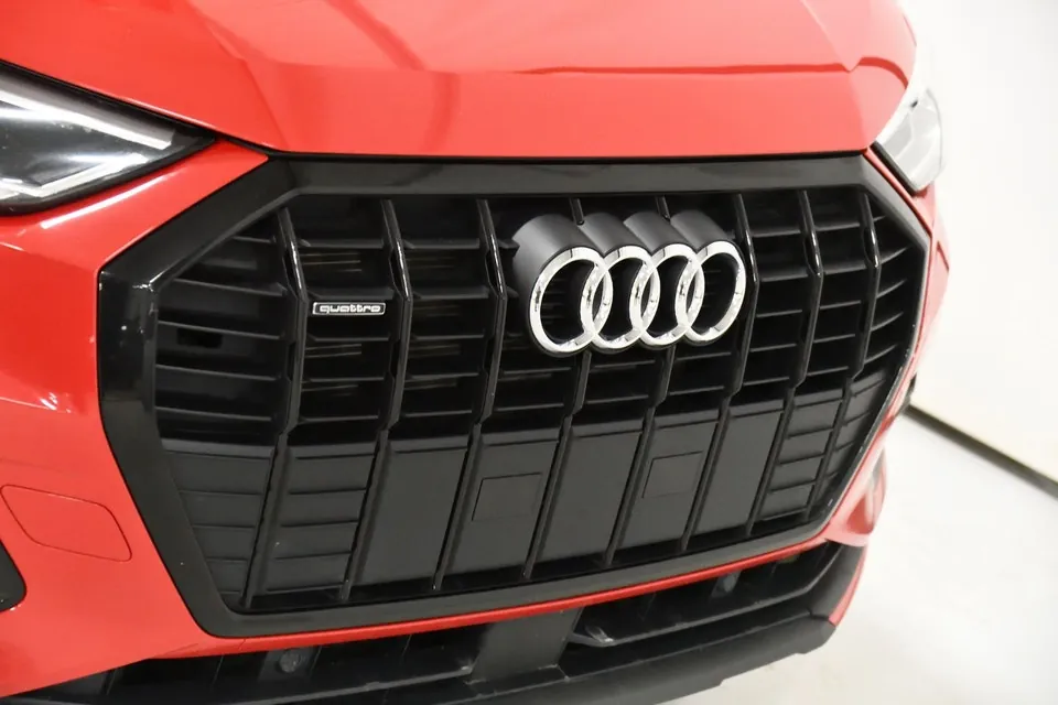 Audi Q3 2022 photo 4